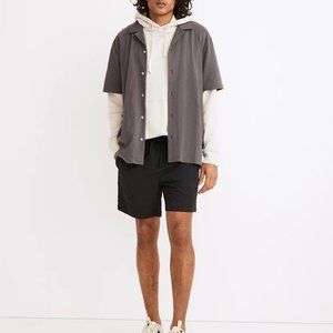 Madewell 6 1/2" (Re)sourced Everywear Shorts in Almost Black